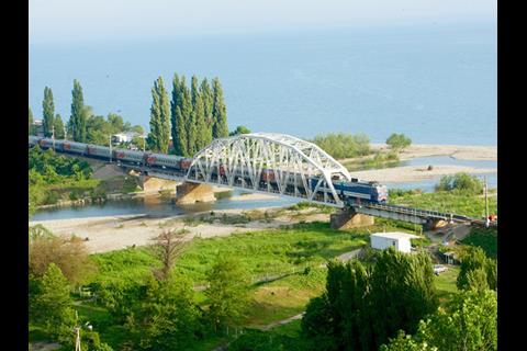 tn_ru-rzd-passengertrain-bridge-rzd_02.jpg